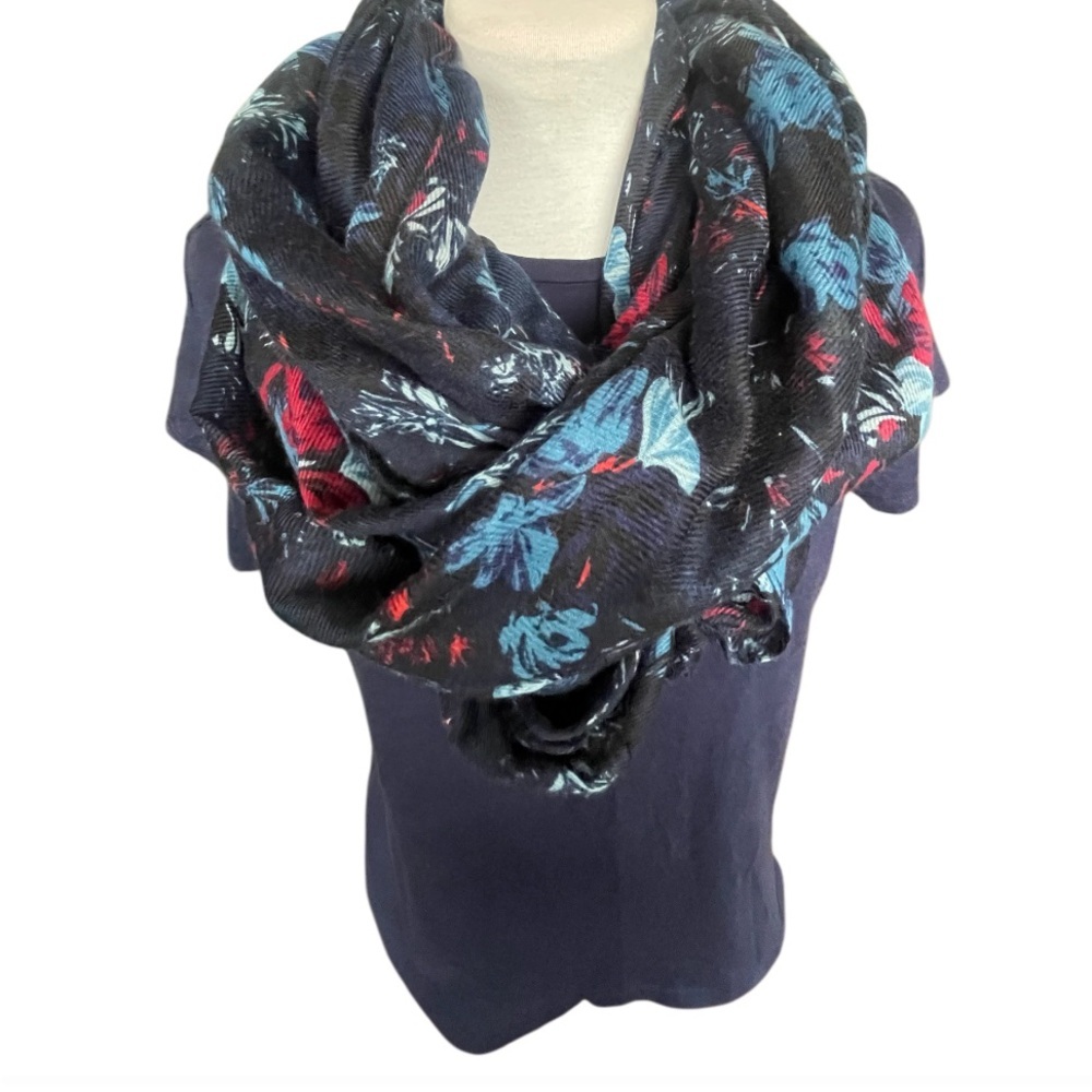 🌸2/$12🌸 Reitmans Floral Patterned infinity Scarf - Picture 3 of 9